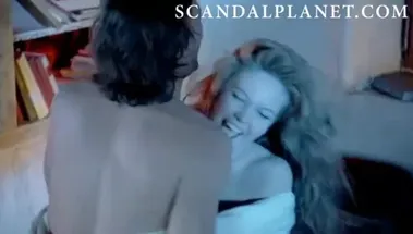 Киношный секс Дайан Лэйн с облизыванием мужчиной голых сисек