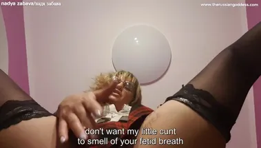 Русская госпожа вылила на камеру сперму из презерватива в соло
